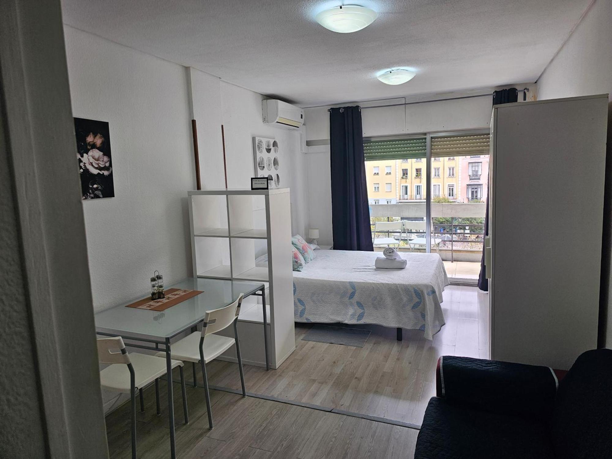 Estudio Doble Con Balcon En Madrid Centro Zewnętrze zdjęcie